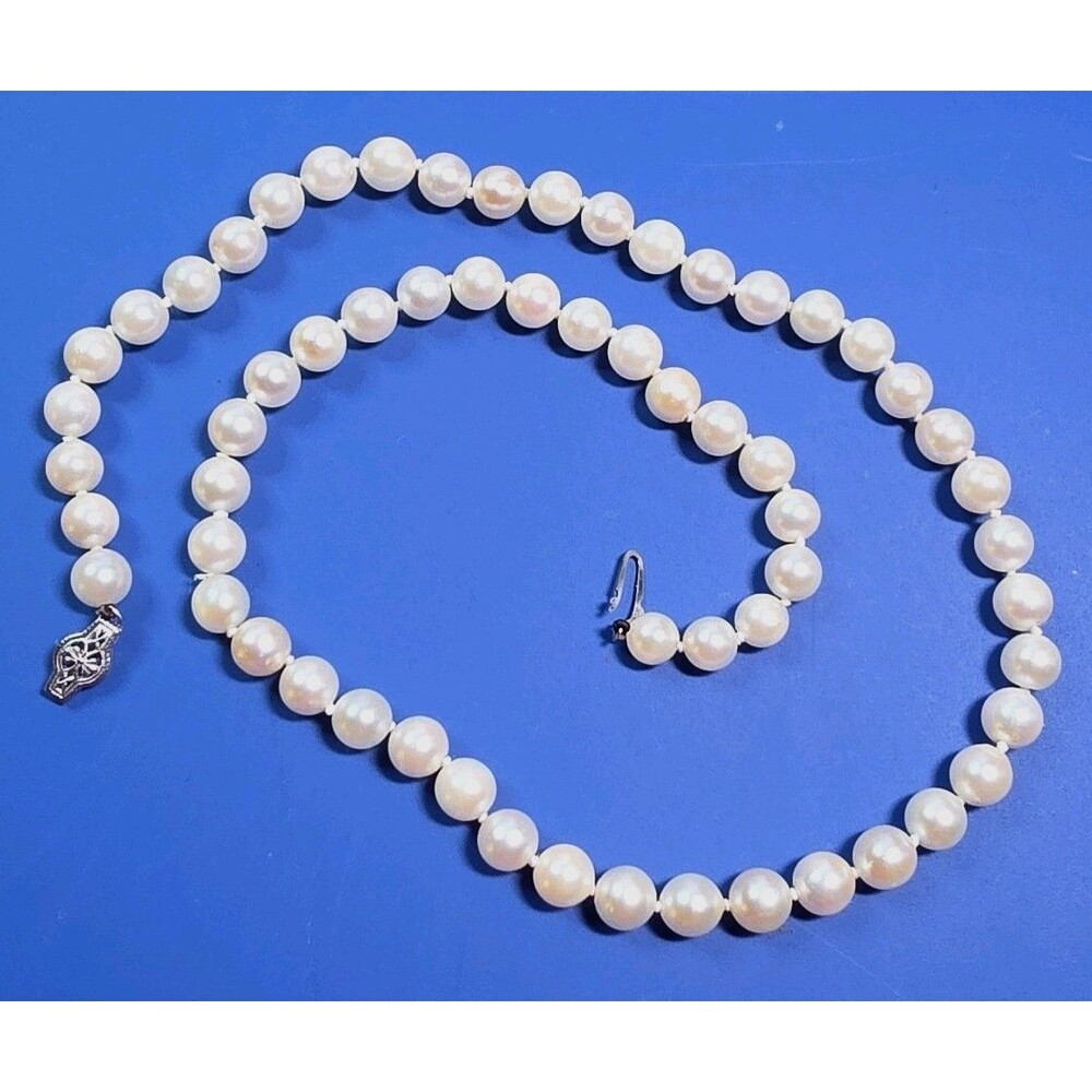 18 inch Cultured 61 pearls Pearl Necklace, with S14K Fish Hook Clasp Vintage